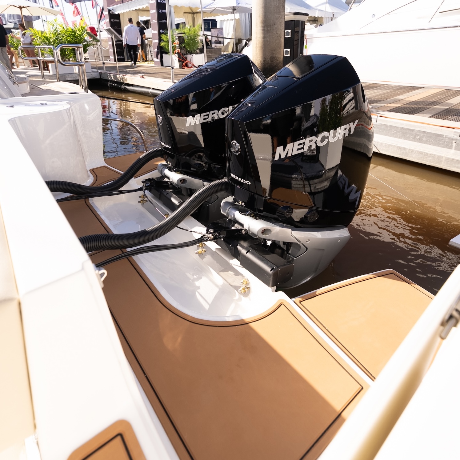 Caribbean-27F-Outboards-Mobile